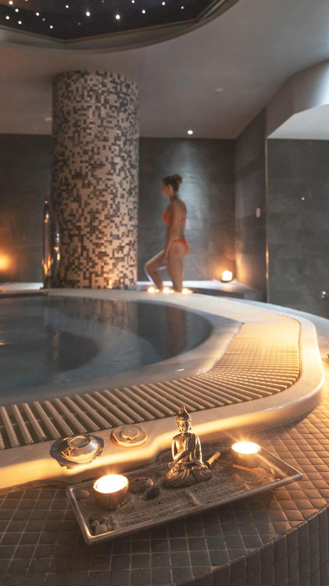 Hotel & Spa Real جاكا المظهر الخارجي الصورة